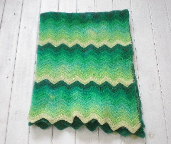 緑色のグラデーション・手編みニット・ヴィンテージ・ブランケット/ひざ掛け USA