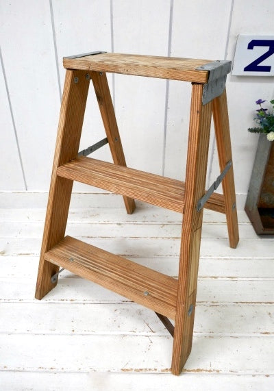 シャビーな木製・ヴィンテージ・ステップラダー・脚立・ガーデニング・インテリア・ステップスツール