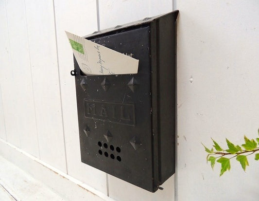 USA!黒色のシャビーなアイアン製・アンティーク・メールボックス/郵便受け/ポスト