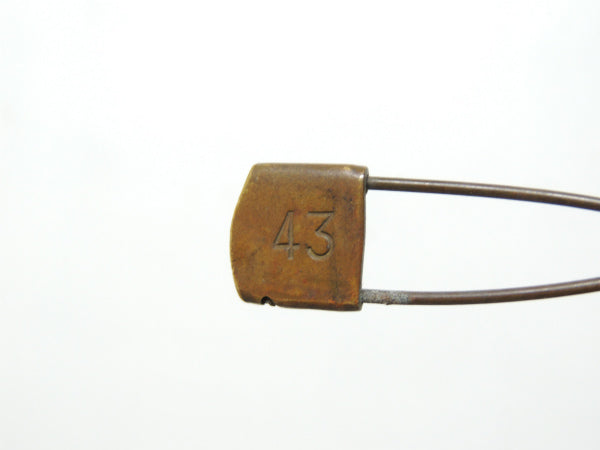 【43】ナンバー入り・真鍮製・50's・アンティーク・ランドリーピン・安全ピン USA