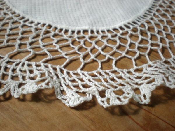 USA クロッシェレース・お花の刺繍入りアンティーク・ドイリー