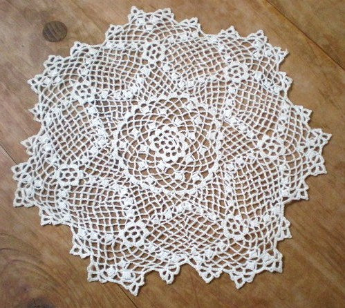 クロッシェレース アンティーク・ドイリー(花柄)