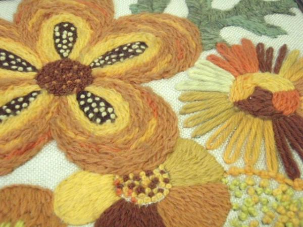 お花モチーフ　ヴィンテージ刺繍フレーム/壁飾り USA