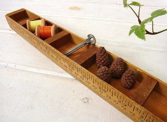 ハンドメイドのルーラー製・小さなヴィンテージ・シェルフ/飾り棚 USA