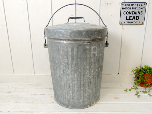 USA!メタル製・大きなヴィンテージ・トラッシュカン/ごみ箱/ゴミ箱