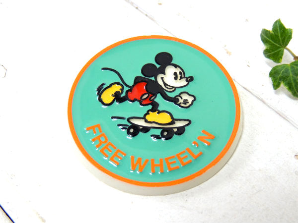 【ミッキー・スケートボード】1970's・ディズニー・キャラクター・ヴィンテージ・バッジ・USA