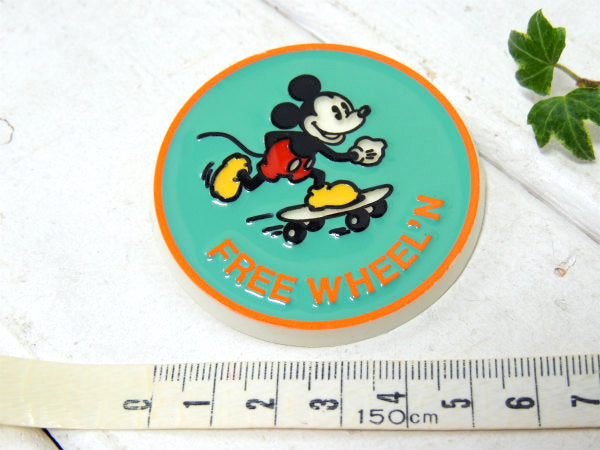 【ミッキー・スケートボード】1970's・ディズニー・キャラクター・ヴィンテージ・バッジ・USA
