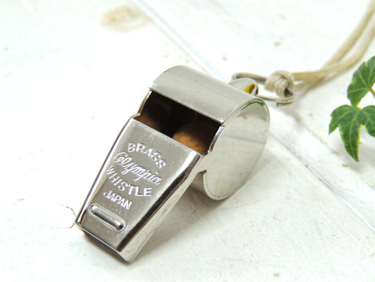 BRASS・オリンピア ヴィンテージ・メタル製・ホイッスル・キーホルダー・紐付き