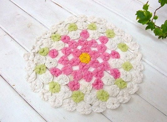 小さなアンティーク・ヨーヨーキルト/ハンドメイド/フラワー USA