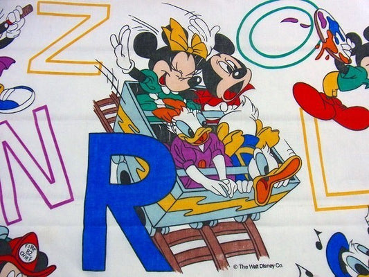 【ミッキー&フレンズ】ディズニー・アルファベット柄・ヴィンテージ・フラットシーツ(1/2) USA