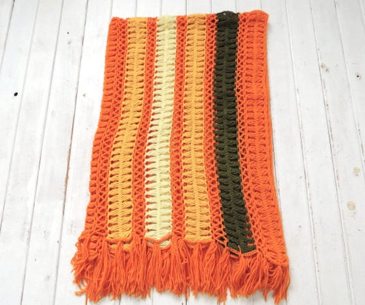 USA!レトロな配色の手編みニット・フリンジ付き・大きなヴィンテージ・ブランケット/ひざ掛け