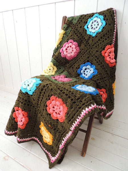 レトロポップ・花柄モチーフ編み・ハンドメイド・ニットブランケット/グラニーブランケット/未使用