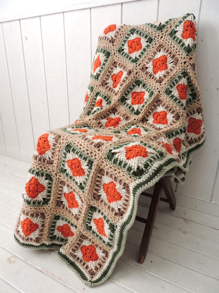 レトロな花柄モチーフ編み・ハンドメイド・大判サイズ・ニットブランケット/グラニーブランケット/未使用