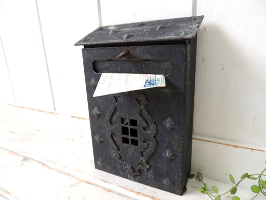 【USA・黒色・キャストアイアン製】アンティーク・メールボックス/郵便受け/ポスト