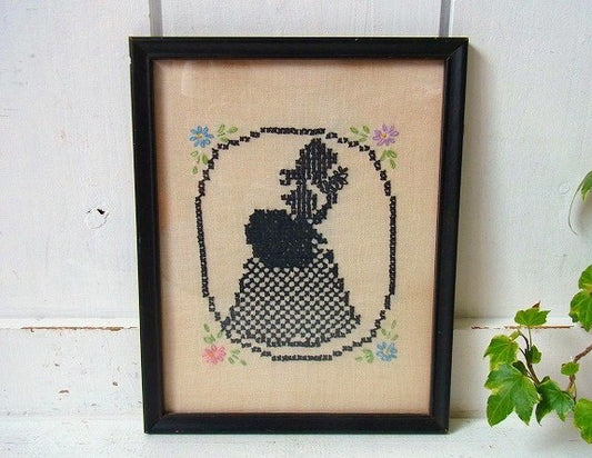 額縁入り・女の子モチーフ・小さなアンティーク・刺繍フレーム/サンプラー USA