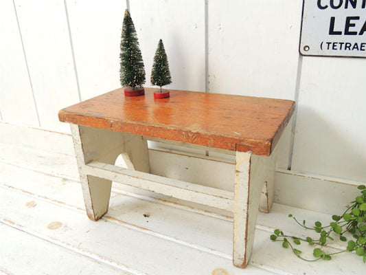 白い ペンキ シャビー 木製・アンティーク・OLD スツール・踏み台 ローチェア USA 椅子