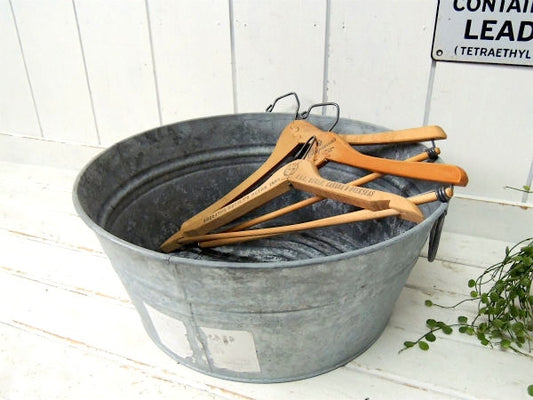 シャビーなブリキ製・ハンドル付き・ヴィンテージ・タライ・たらい ・バケツ・ウォッシュタブ USA