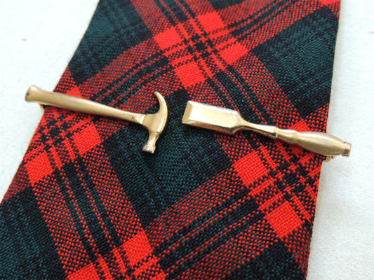 【Anson社製・大工道具モチーフ】金槌&のみ・アンティーク&ヴィンテージ・タイピン・ゴールド色