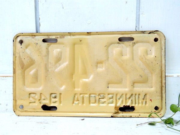 22 496 MINNESOTA・ミネソタ 1942年・ビンテージ・ホワイト×レッド・ナンバープレート・USA