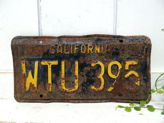 【カリフォルニア州・WTU395】1960s~・ヴィンテージ・ブラック×イエロー・ナンバープレート
