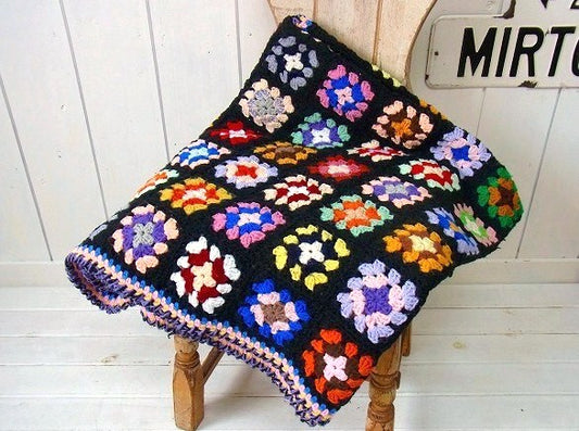 ハンドメイド・ニット・モチーフ編み・アンティーク・グラニーブランケット USA