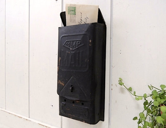 【MAIL】ノスタルジックな黒色のティン製・アンティーク・メールボックス/郵便受け/ポスト