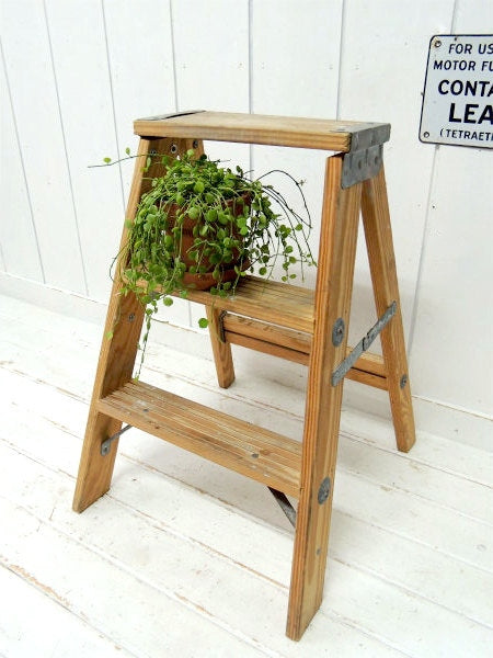 シャビーな木製・ヴィンテージ・ステップラダー・脚立・ガーデニング・インテリア・ステップスツール