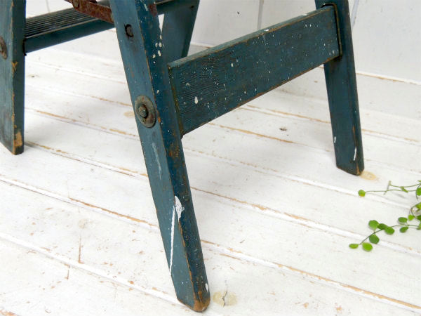 ピーコックグリーン・白いペンキの付いた木製・アンティーク・ステップラダー・脚立・ステップスツール