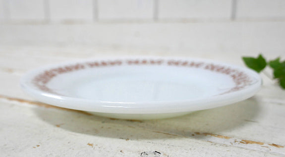 【アンカーホッキング】カッパーフィリグリー・ミルクガラス製・ヴィンテージ・ブレッドプレート・皿・食器