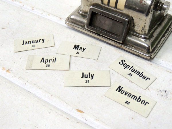 シルバー色のメタル製・アンティーク・デスクカレンダー/卓上カレンダー USA