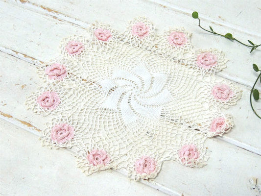 立体フラワーモチーフ・白×ピンク・クロッシェレース・アンティーク・ドイリー USA