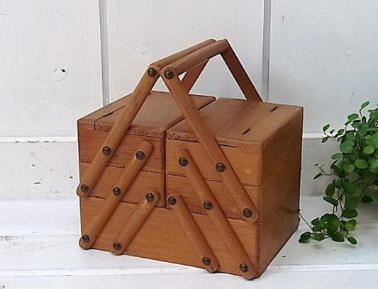 とっても小さな木製・アンティーク・ソーイングボックス・裁縫箱 USA