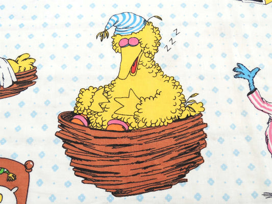 【セサミストリートの仲間たち】ベッド&パジャマ柄・ヴィンテージ・ユーズドシーツ(1/2) USA