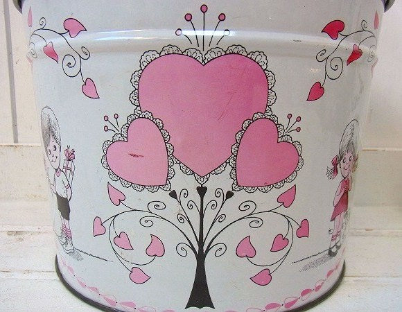 ハートの木&可愛い男の子と女の子柄・ヴィンテージ・ティン缶 USA