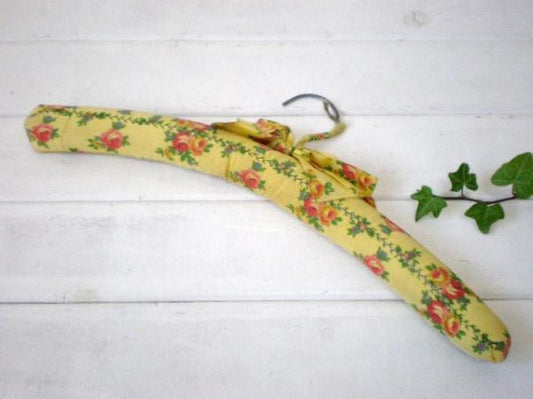 USA ハンドメイド・花柄カバー付き・ヴィンテージ木製ハンガー