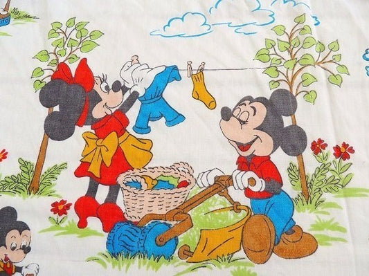 【ミッキー&フレンズ】ディズニー・ヴィンテージ・フラットシーツ(1/2) USA