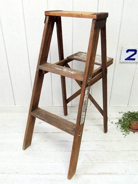ミドルサイズ・シャビー・木製・アンティーク・ステップラダー・脚立・ガーデニング