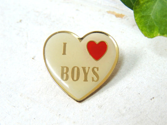 【ハート型・I ♥BOYS】メッセージ付き・ヴィンテージ・ピンバッジ・USA