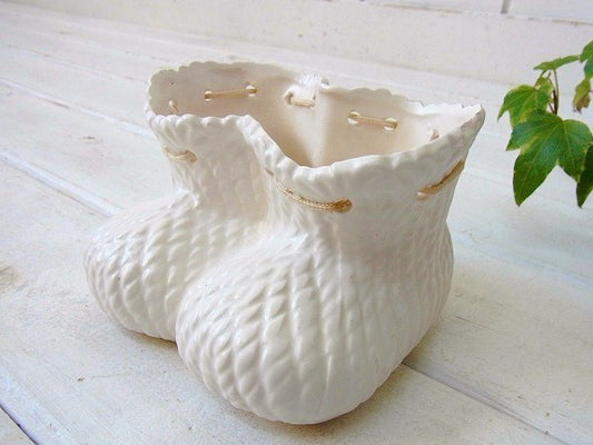 ホワイト・ベビーシューズ形・陶器製・アンティーク・ベビープランター/靴形