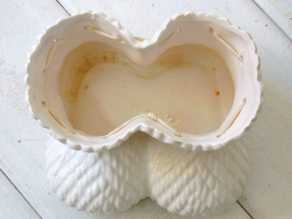 ホワイト・ベビーシューズ形・陶器製・アンティーク・ベビープランター/靴形