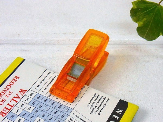 【MASTRO CLIP】オレンジ色・プラスティック製・クリップ/ペーパークリップ USA