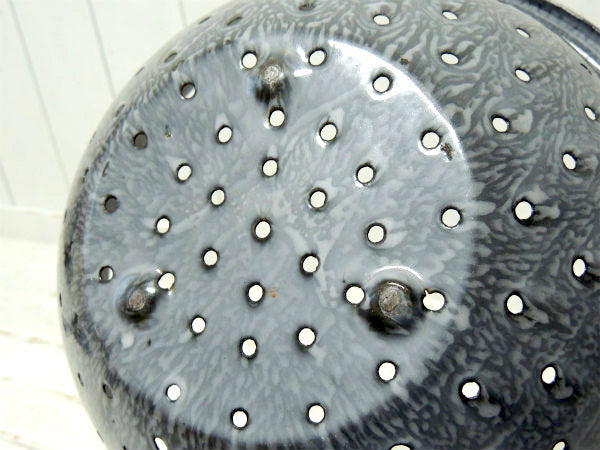 ホーロー製・アンティーク・コランダー・水切りボウル・USA・脚付き・キッチン雑貨&ガーデニング