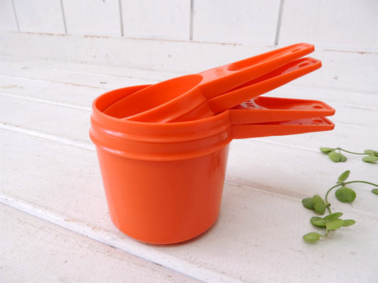 【タッパーウェア】オレンジ色・ヴィンテージ・メジャーリングカップ/計量カップ4個セット