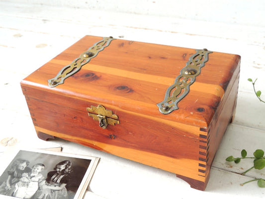 【木製・組み木仕様】脚付き・アンティーク・宝箱/ウッドボックス/木箱/ジュエリーボックス