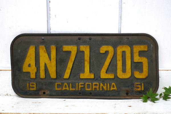 1951年 4N 71205 CALIFORNIA ブラックトーン×イエロー  カリフォルニア  ヴィンテージ・ナンバープレート アメ車 カスタム