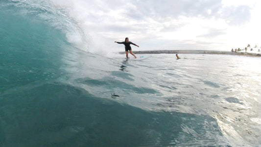 ハワイ・オアフ島で、こころゆくまで..　”MAHALO” ゆっくり海と向き合い サーフィン
