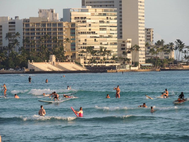 いろんな波がある Hawaii.. オアフ島