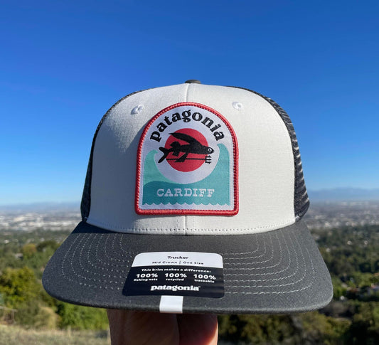 Patagonia パタゴニア カリフォルニア カーディフ限定 フライングフィッシュ 波 ホワイト×グレー トラッカーハット ステッカー1枚