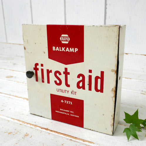 NAPA BALKAMP INC メタル製 2段式 アドバタイジング ヴィンテージ 救急箱 ファーストエイド キャビネット 棚 シェルフ USA