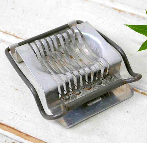 シャビー アルミ製 ヴィンテージ エッグスライサー エッグカッター ゆで卵スライサー キッチンツール USA